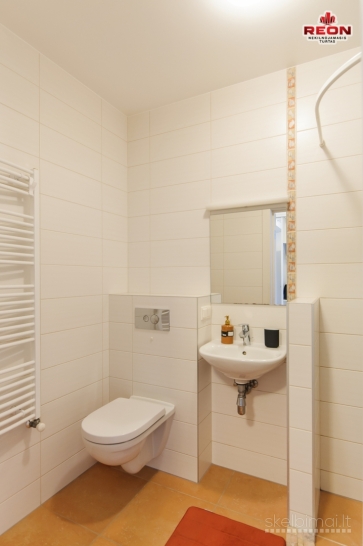 NAUJAI ĮRENGTAS 2K. BUTAS NAUJAMIESTYJE SU AUTOMOBILIO STOVĖJIMO VIETA!