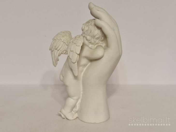 Skulptūrelė "Miegantis angelas rankoje" - balta dekoracija
