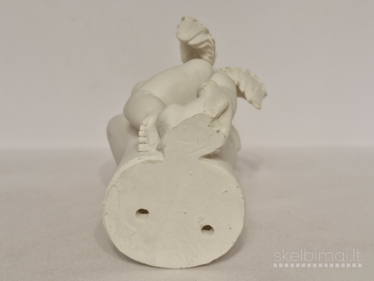 Skulptūrelė "Miegantis angelas rankoje" - balta dekoracija