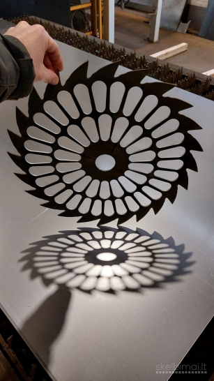 Metalo pjovimas lazeriu