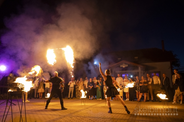 Ugnies šou ir akrobatikos profesionalai Jūsų renginiui ar šventei