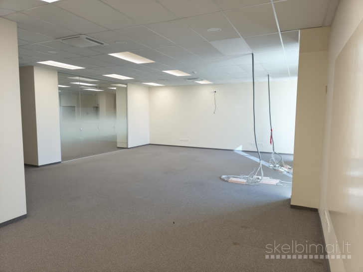 Išnuomojamos įvairios pilnai paruoštos patalpos centre Naujoji Uosto g. Klaipėda