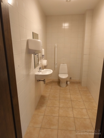 Išnuomojamos įvairios pilnai paruoštos patalpos centre Naujoji Uosto g. Klaipėda