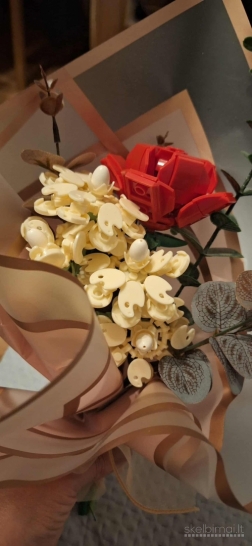 Naujos Gėlių puokštės iš Lego tipo kaladėlių su papuošimais