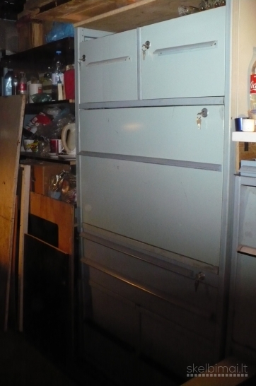 Parduodu metalinę spintą