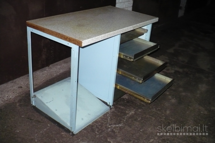 Parduodame metalinius baldus