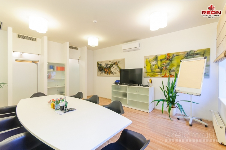 TILTO GATVĖJE, PRESTIŽINĖJE VILNIAUS VIETOJE, VISAI ŠALIA KATEDROS, GRETA GE