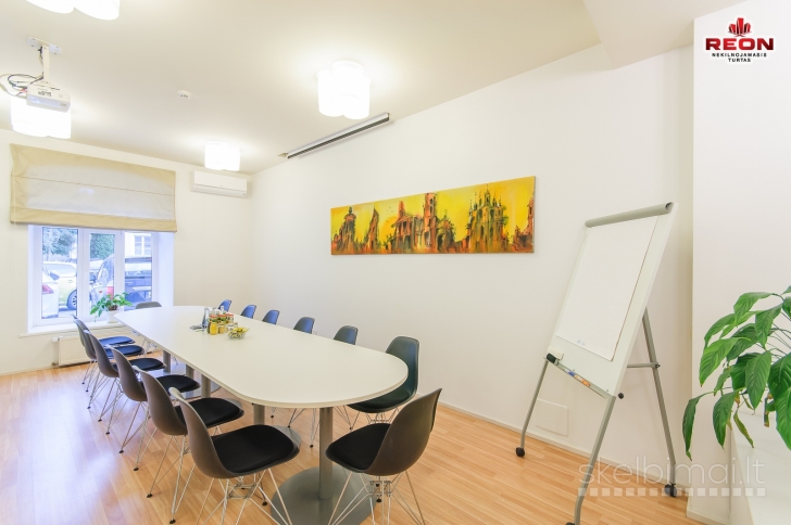 TILTO GATVĖJE, PRESTIŽINĖJE VILNIAUS VIETOJE, VISAI ŠALIA KATEDROS, GRETA GE