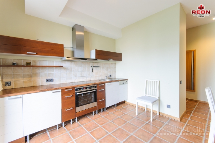 ERDVUS 2 K. BUTAS NAUJOS STATYBOS NAME, SU POŽEMINIU PARKINGU IR AUTONOMINIU Š