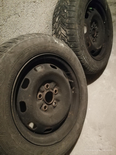 r14 skardiniai ratlankiai 5 skylių su padangomis