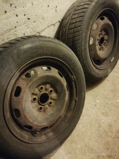 r14 skardiniai ratlankiai 5 skylių su padangomis