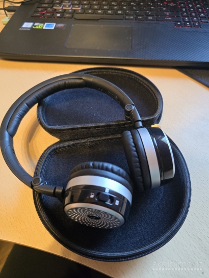 Mercedes-Benz orginalios belaidės ausinės 