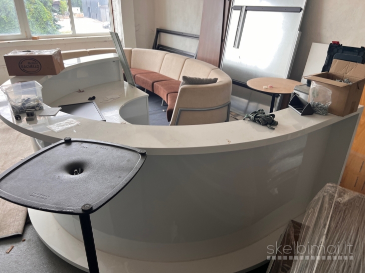 Bankrutavusi įmonė parduoda biuro baldus.