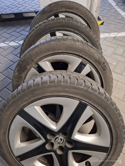 Toyota R17 originalūs ratlankiai su vasarinėm padangom 215/45