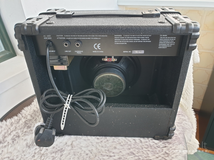 Kolonėlės elektrinei gitarai Park G10 ir Panther Mega-10, gitaros kubai