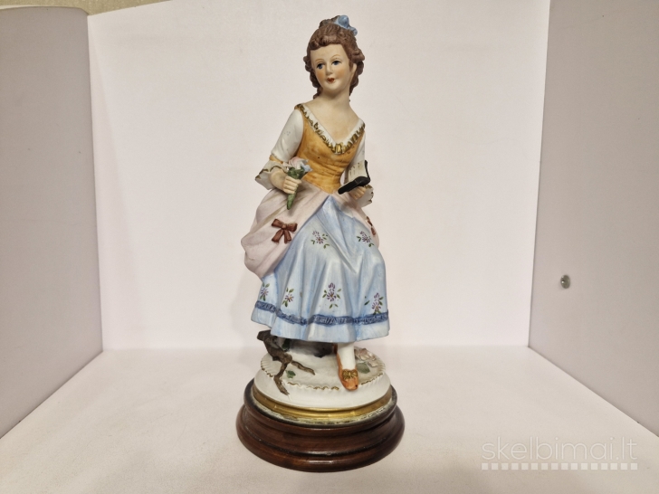 Porcelianinė figūrelė "Mergina su knyga ir gėlėmis", apie 28,5cm.