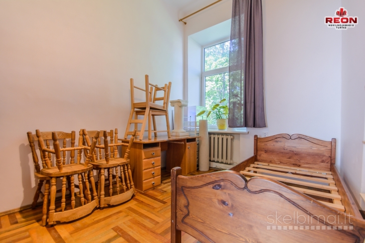 TVARKINGAS 4 KAMBARIŲ BUTAS SENAMIESTYJE!