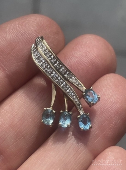 Naujas aksinis pakabukas su topazais ir deimantais.