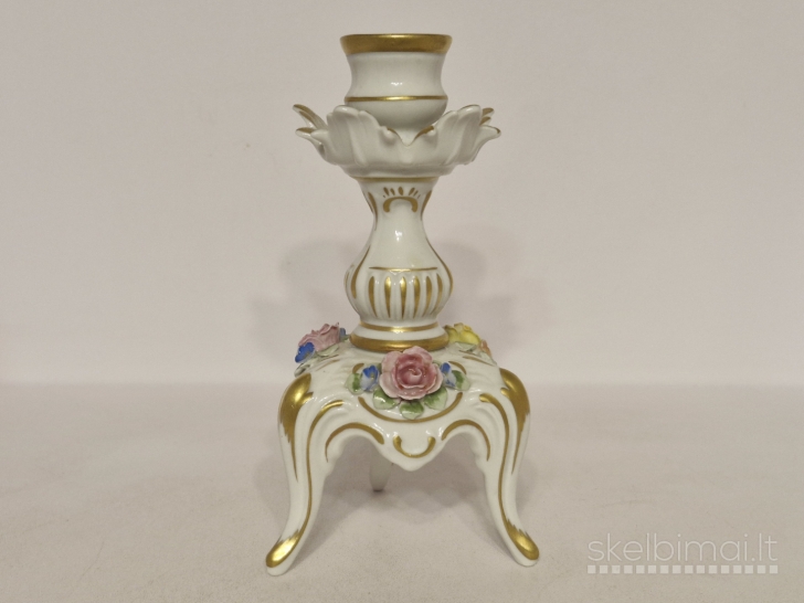 Porcelianinė Dresden stiliaus žvakidė su gėlėmis ir paauksavimu, 14cm.