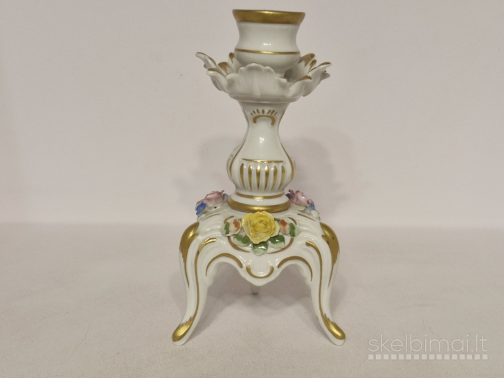 Porcelianinė Dresden stiliaus žvakidė su gėlėmis ir paauksavimu, 14cm.