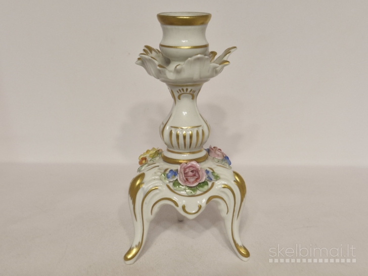 Porcelianinė Dresden stiliaus žvakidė su gėlėmis ir paauksavimu, 14cm.