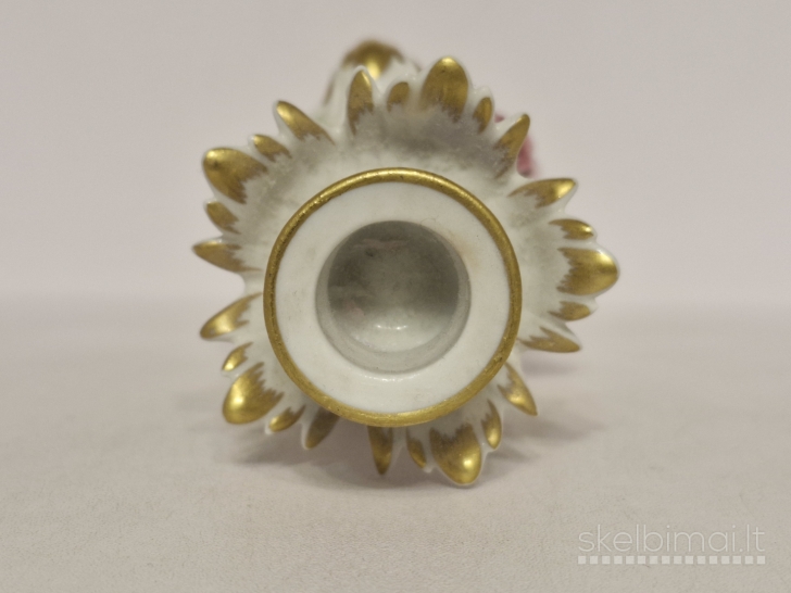 Porcelianinė Dresden stiliaus žvakidė su gėlėmis ir paauksavimu, 14cm.