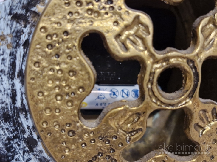 Dekoratyvinis metalinis laikrodis barokinio stiliaus, 34cm. 2,4kg