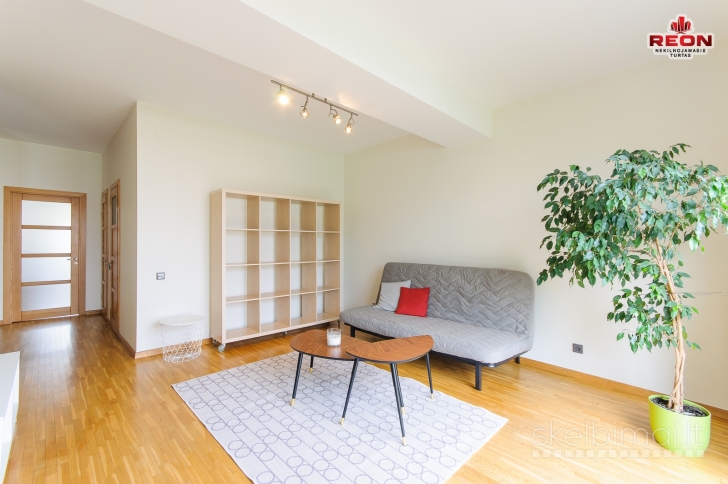 ERDVUS 2 K. BUTAS NAUJOS STATYBOS NAME, SU POŽEMINIU PARKINGU IR AUTONOMINIU Š