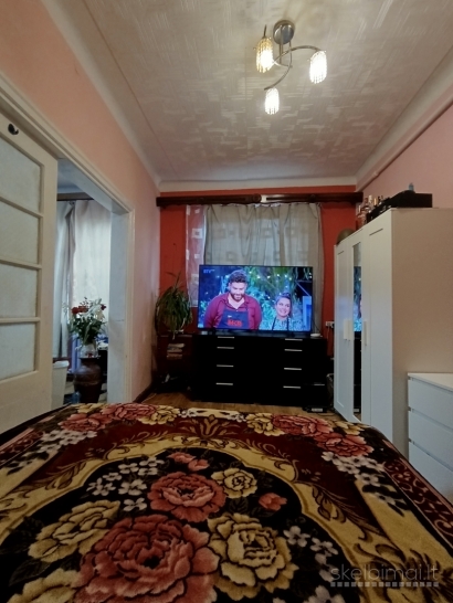 Kaune Vilijampolėje parduodamas 4 kambarių (namo dalis)