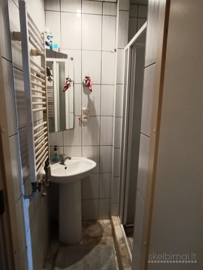 Kaune Vilijampolėje parduodamas 4 kambarių (namo dalis)