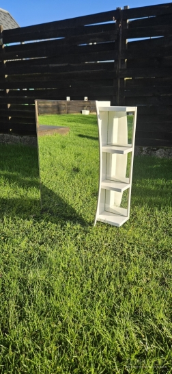 Pakabinama vonios spintelė