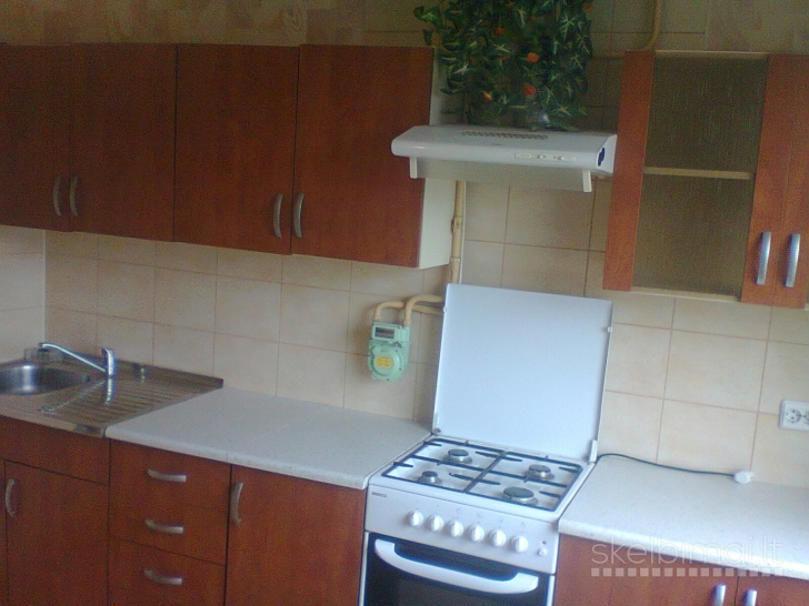 Išnuomojamas tvarkingas ir jaukus 1 kambario butas (1/5) su baldais .