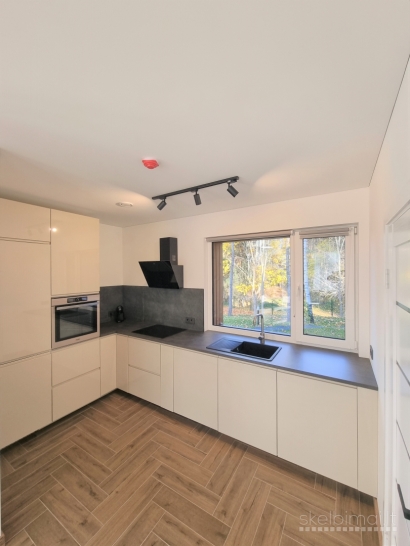 NUOMOJAMAS NAUJAS 82 m² NAMAS PARKO APSUPTYJE, ŠALIA BUIVYDIŠKIŲ DVARO