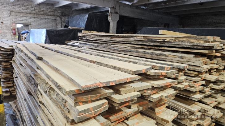 Nekondicinės sausos uosio lentos