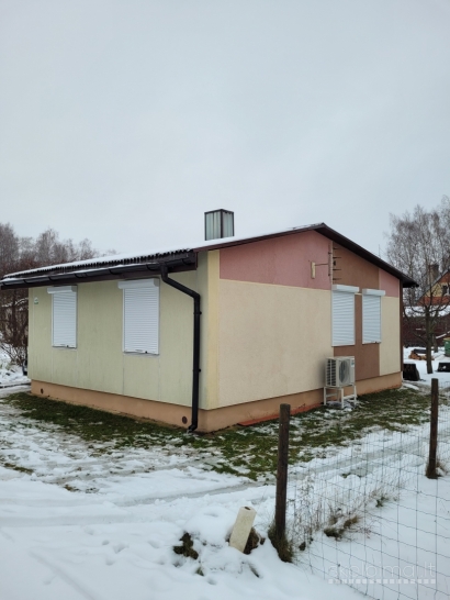 Mūrinis sodo namas tinkamas nuolatiniam gyvenimui.