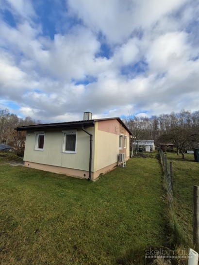 Mūrinis sodo namas tinkamas nuolatiniam gyvenimui.