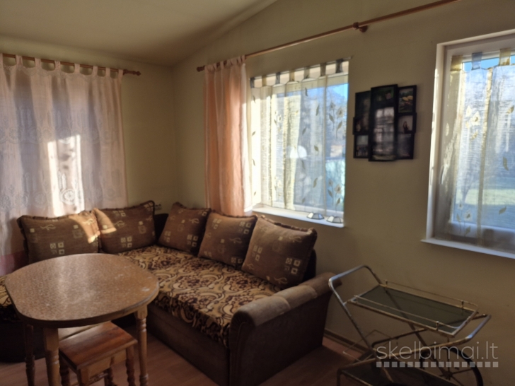 Mūrinis sodo namas tinkamas nuolatiniam gyvenimui.