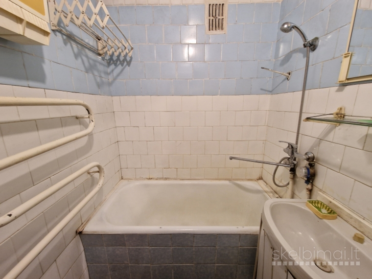 PARDUODAMAS 4 KAMBARIŲ BUTAS RASEINIUOSE