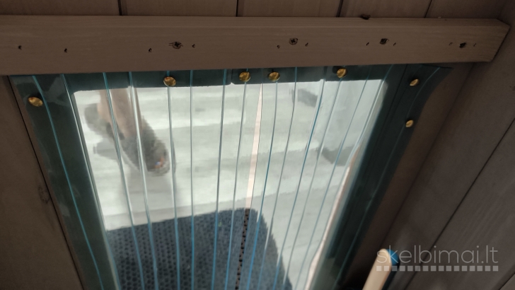 Šuns būda (stovėjo kambaryje)