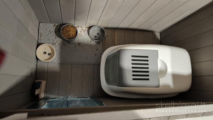 Šuns būda (stovėjo kambaryje)