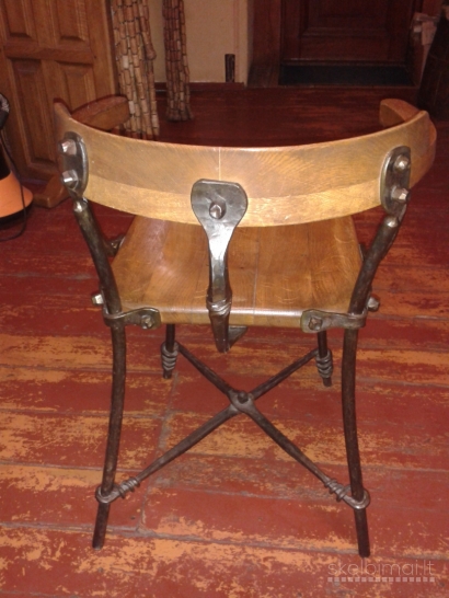 Rankų darbo ąžuolinė kėdė 