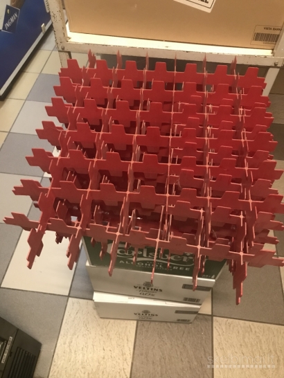 Kasetė taurėms su sudalinimu ir rėmu paaukštinimui "Metos".