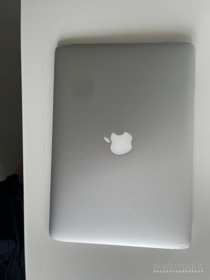 MacBook Air + Apple Light