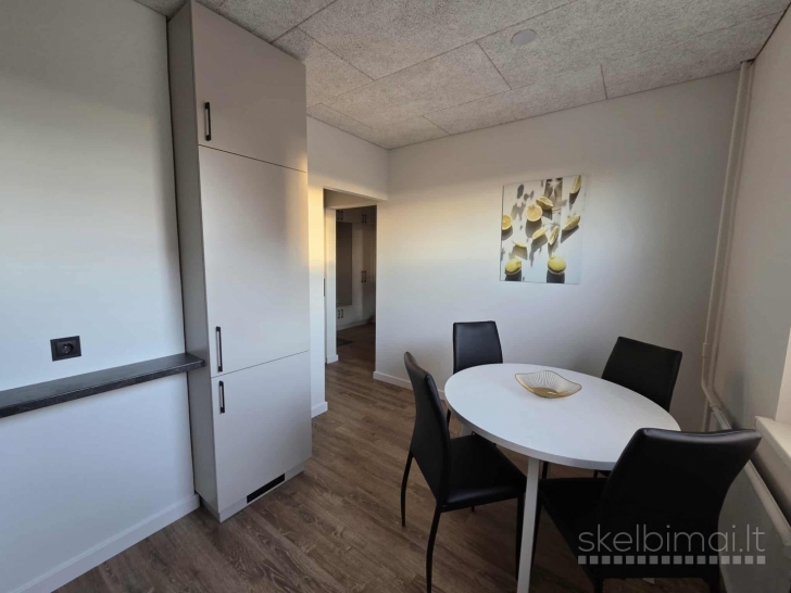 PARDUODAMAS NAUJAI SUREMONTUOTAS 2 KAMBARIŲ BUTAS MAŽEIKIUOSE, PAVASARIO G. 35