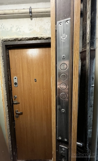 Parduodu šarvuotas duris