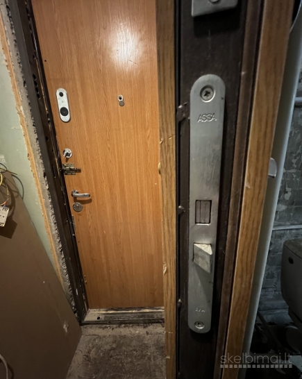 Parduodu šarvuotas duris