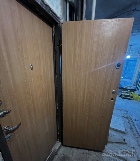 Parduodu šarvuotas duris