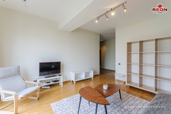 ERDVUS 2 K. BUTAS NAUJOS STATYBOS NAME, SU POŽEMINIU PARKINGU IR AUTONOMINIU Š