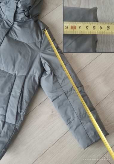 Stilinga šilta moteriška žieminė striukė (M/L dydis)