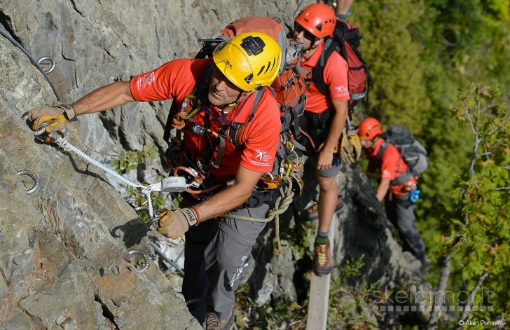 Via Ferrata įrangos nuoma - apraišai, savisaugos, šalmai www.turistinesprekes.lt
